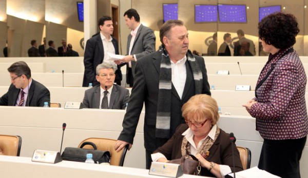 Political parties hold citizens hostage: BiH Parliment must take a stand on proposals for implementation of Sejdić – Finci decision