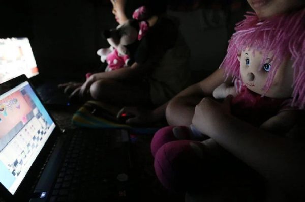 Brojni izazovi i opasnosti za maloljetnike u online okruženju